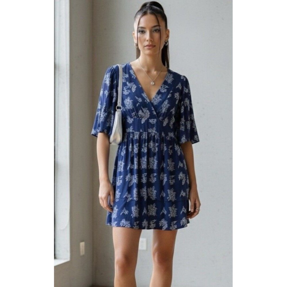 Betsey Johnson Women’s vintage y2k size 8 100% silk babydoll floral dress